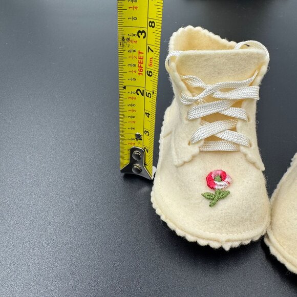 Handmade Vintage Baby Wool Booties With Floral Embroidery & Ribbon Laces Cream T - Picture 3 of 9